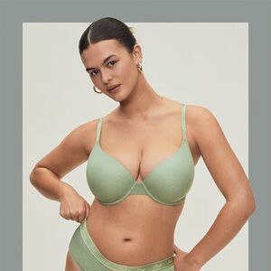 PINK Victoria's Secret Light Green Bra